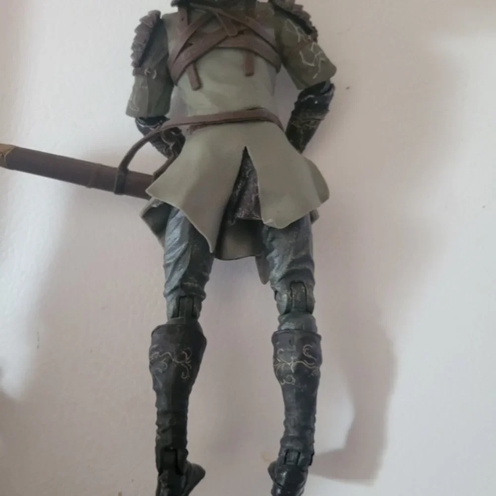 Lord of the Rings Legolas Action Figure - Picture 7 of 7
